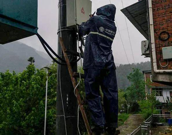 華山北峰基站停電，移動華陰維護(hù)班緊急發(fā)電保障通信